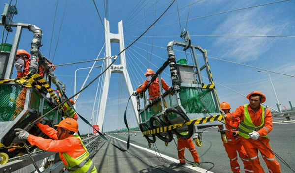 建筑吊籃和電動(dòng)吊籃有什么不同